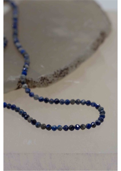Mavi Lapis Lazuli Taşı Ince Doğal Kolye 2mm, Şıklık ve Doğallık Sunar modelleri