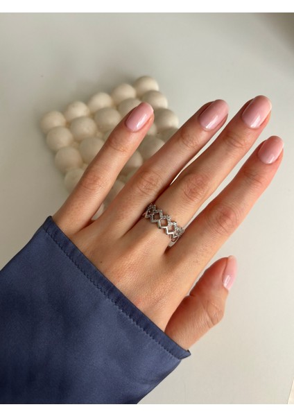 Iki Sıra Taşlı Zikzak Yüzük, Şık ve Zarif Tasarım, Beyaz Renk. fiyatları