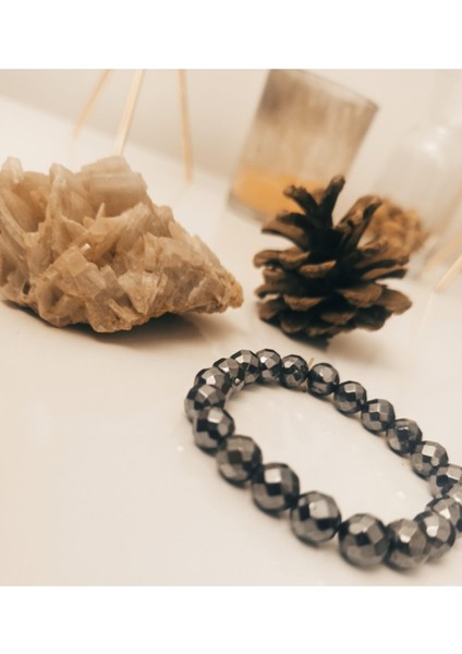 Gri Terahertz Taşı Bileklik, Şıklık ve Enerji Dolu Tasarım