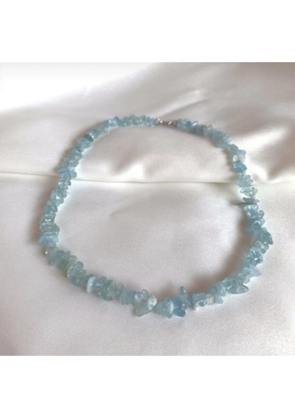 Mavi Akuamarin Taşı Doğal Kırık Taş Kolye, Şıklık ve Doğal Güzellik Sunar.