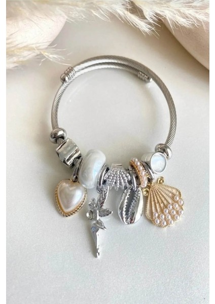 Beyaz Deniz Kabuğu ve Çelik Charm Bileklik, Şık ve Dayanıklı Takı Seçeneği modelleri