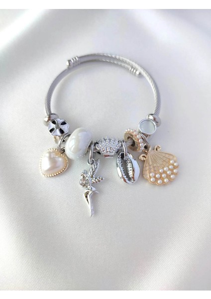 Beyaz Deniz Kabuğu ve Çelik Charm Bileklik, Şık ve Dayanıklı Takı Seçeneği fırsatları