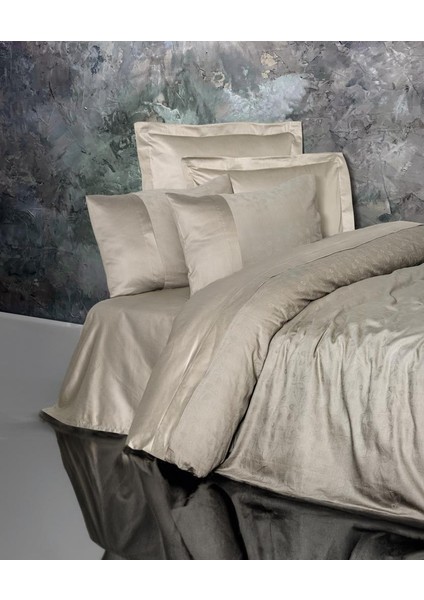 Çift Kişilik Jakarlı Saten Nev Takımı Demure Vizon