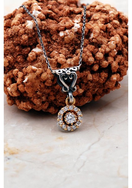 El Işi Gümüş Kolye, Pırlanta Detaylı, Şık ve Zarif Tasarım, Takı Aksesuar.