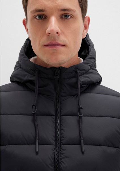 Kapüşonlu Siyah Şişme Yelek 0110604-71379