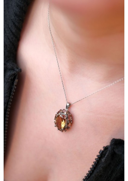 925 Ayar Gümüş Kadın Zultanit Taşlı Oval Kolye, Şık ve Zarif Tasarım