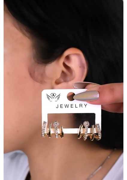 Renkli Taşlı Pençe Model Kadın Küpe, Şık ve Zarif Takı Seçeneği