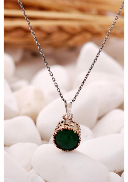 Kök Zümrüt Taşlı Elişi Gümüş Kolye, Şık ve Doğal Tasarım, Zarif Takı Seçeneği fiyatları