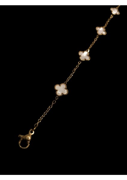 Şık ve Zarif Beyaz Bileklikler, Stilinizi Tamamlar, Günlük ve Özel Davetler Için Ideal fiyatları