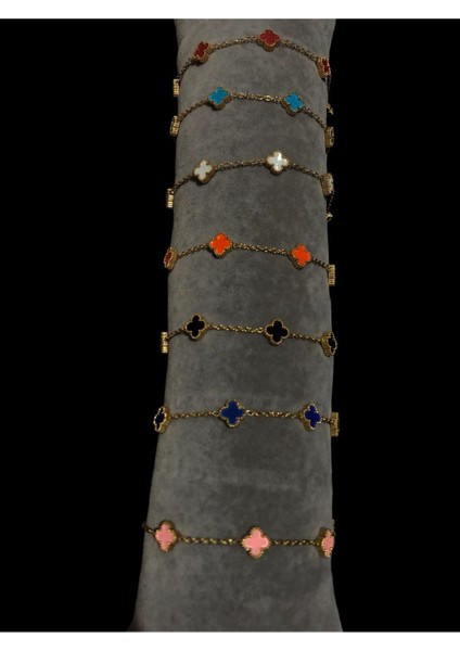 Şık ve Zarif Beyaz Bileklikler, Stilinizi Tamamlar, Günlük ve Özel Davetler Için Ideal fırsatları