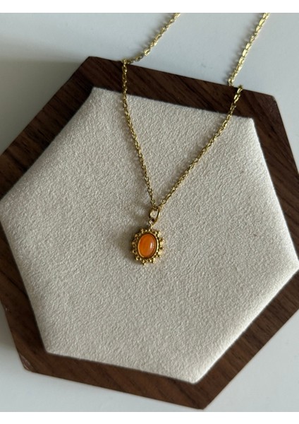 Turuncu Taşlı Vintage Güneş Figürlü Şık Çelik Kolye