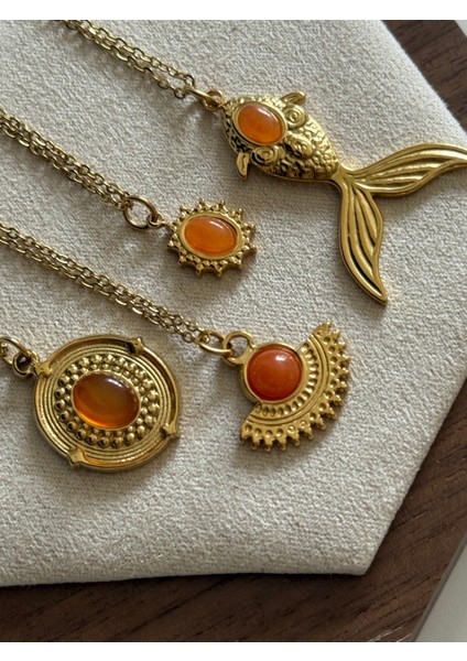 Turuncu Taşlı Vintage Güneş Figürlü Şık Çelik Kolye fiyatları