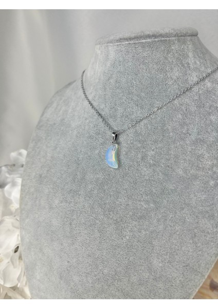 Mavi Renkli Doğal Taş Hilal Şekli Kolye, Şık ve Minimal Tasarım fiyatları