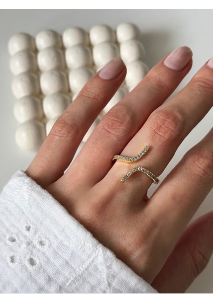 Zirkon Taşlı Şık Sarmal Yüzük, Zarif Takı Seçeneği