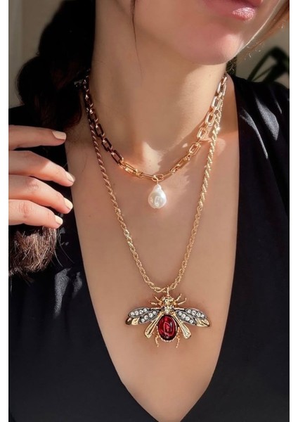 Inci ve Arı Detaylı Şık Iki Parça Kolye Seti, Metalik Tasarım, Modern Görünüm