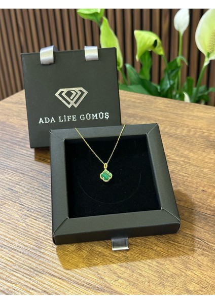 Yeşil Taşlı Gümüş ve Altın Kaplama Yonca Kolye, Şık ve Zarif Takı modelleri