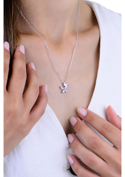 Kedi Gözü Taşlı Narin Kelebek Kolye, Şık ve Zarif Tasarım, Hediye Için Ideal. fiyatları