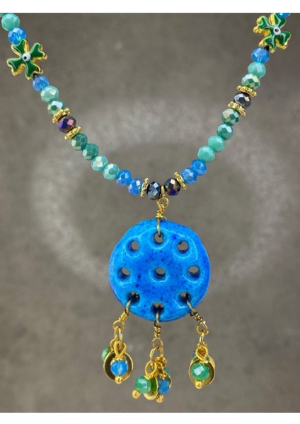 Mavi Yoncalı Süryani Nazar Boncuklu Kolye, Şık ve Enerjik Takı Seçeneği