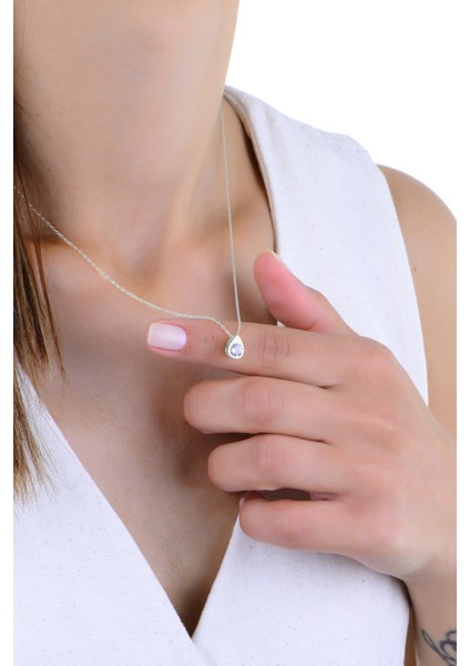 Beyaz Rodyumlu Gümüş Damla Kolye, Şık ve Zarif Takı Seçeneği