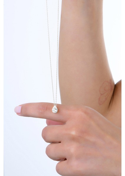 Beyaz Rodyumlu Gümüş Damla Kolye, Şık ve Zarif Takı Seçeneği fırsatları