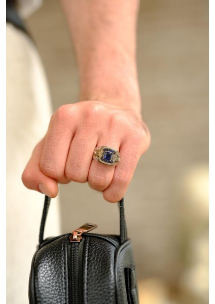 Lacivert Taşlı 925 Ayar Gümüş Yüzük, Şık ve Zarif Tasarım ile Dikkat Çekiyor fırsatları