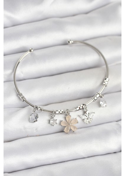 Çiçek ve Kelebek Charmlı Gümüş Renk Pirinç Kadın Bileklik