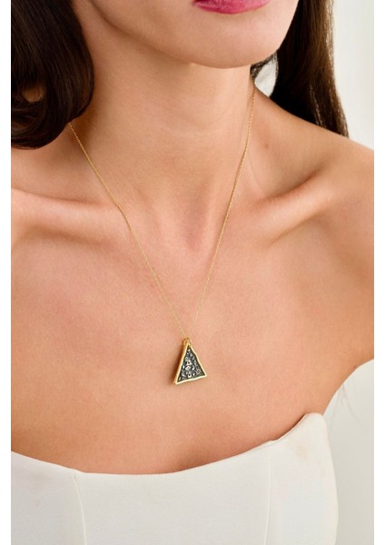 925 Ayar Gümüş ve 14K Altın Kaplama Antik Viking Sembollü Üçgen Kolye fiyatları