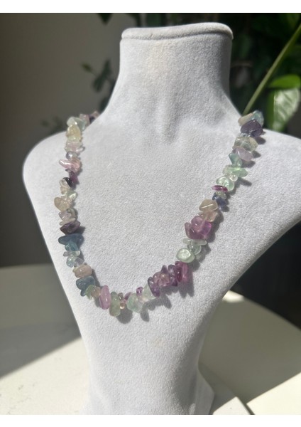 Mor Renkli Şık ve Zarif Kolye, Tarzınıza Işıltı Katacak. fiyatları