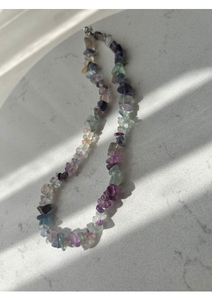 Mor Renkli Şık ve Zarif Kolye, Tarzınıza Işıltı Katacak.