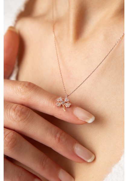 Turuncu Taşlı Yonca Model 925 Ayar Gümüş Kolye, Zarif ve Şık Takı Seçeneği fiyatları