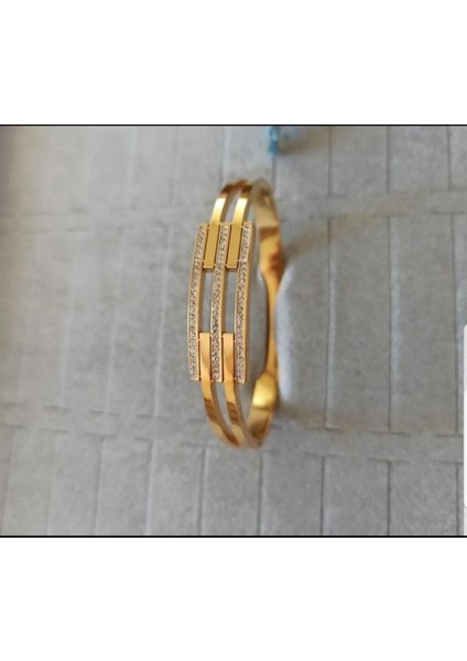 Şık Çelik Kaburga Bilezik, Zarif ve Kaliteli Takı Seçeneği fiyatları