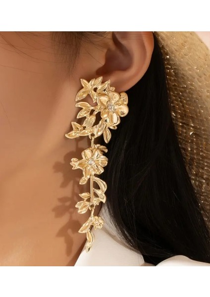 Gold Renkli Büyük Taşlı Çiçek Desenli Gösterişli Küpe