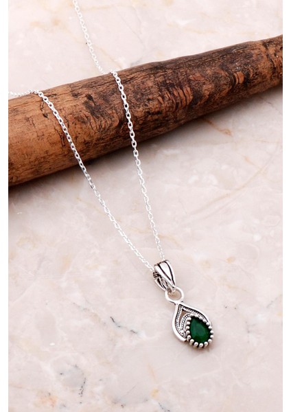 El Işçiliği Gümüş Kolye, Zümrüt Detaylı Şık Takı, Zarif ve Özgün Tasarım