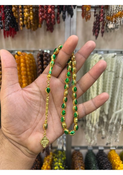 Yeşil Işlemeli Metal Tesbih, Zarif ve Şık Takı Seçeneği