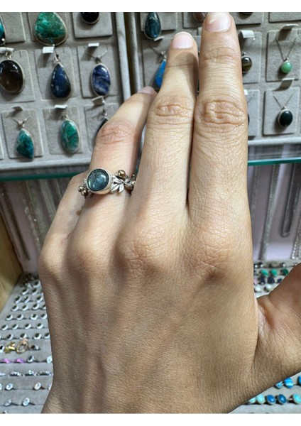 Mavi Labradorit Taşlı Gümüş Yüzük 925 Ayar, Şık ve Doğal Tasarım