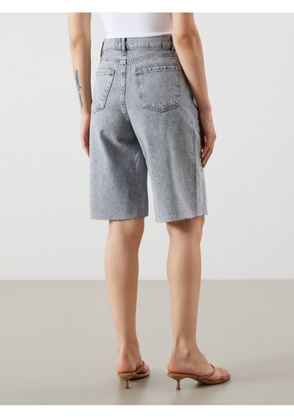 Yeni Sezon Bermuda Fit Kadın Jean Şortolon fırsatları