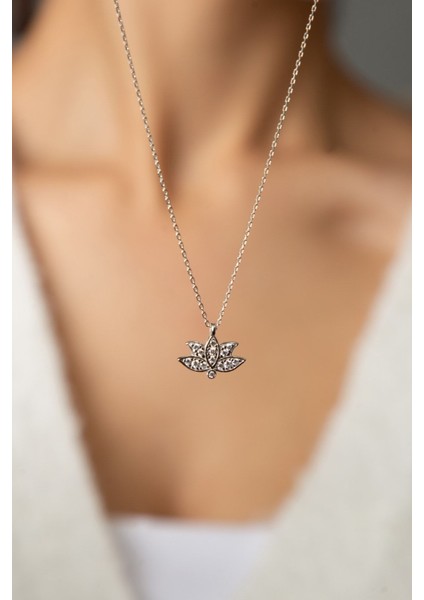 Turuncu Taşlı Şık Lotus Motifli 925 Ayar Gümüş Kolye fırsatları