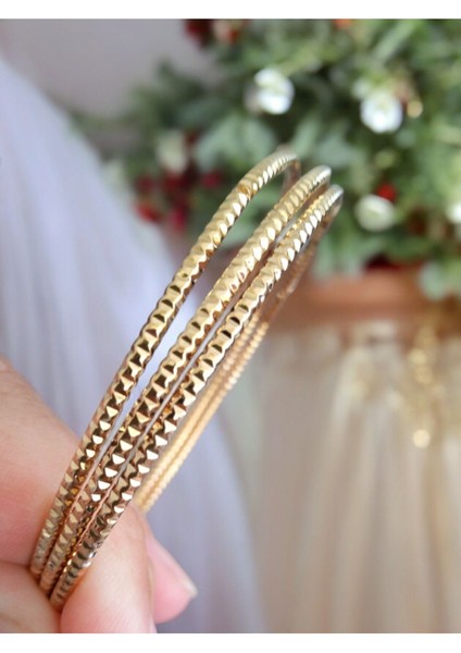 Şık 316L Altın Kaplama Kararmaz Bilezik, 6.2 Cm, Kendinden Simli, Tarzınıza Zarif Dokunuş modelleri