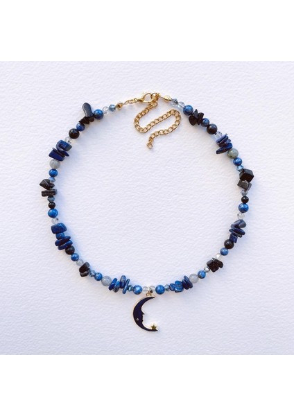 Lacivert Şık Kolye, Zarif Tasarım, Günlük ve Özel Kullanıma Uygun.