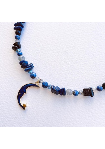 Lacivert Şık Kolye, Zarif Tasarım, Günlük ve Özel Kullanıma Uygun.