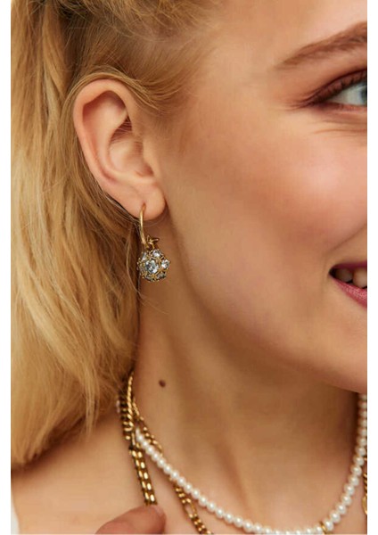 Parlak Zirkon Charm Iğneli Küpe, Şık ve Zarif Tasarım, Güzel Hediye Seçeneği. modelleri