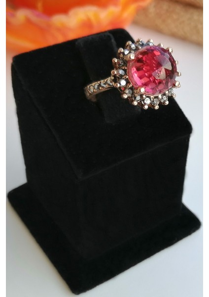 Pembe Taşlı Çiçek Tasarımlı Zarif Yüzük, Parlak ve Şık Takı Seçeneği