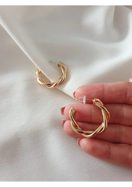 Şık Burgulu Altın Küpe, Zarif Takı Tasarımı, Şıklık ve Parlaklık Sunar modelleri