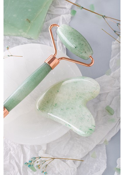 Yeşil Taşlı Masaj Seti, Doğal Taş Roller ve Kalpli Gua Sha, Şifa ve Güzellik. modelleri