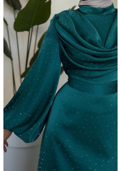 Areka Taşlı Kuyruklu Degaje Yaka Abiye Petrol Yeşili indirimleri