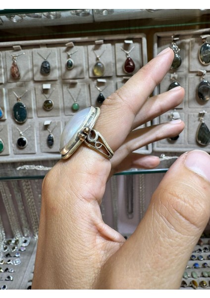 Doğal Taşlı Büyük Gümüş Yüzük 925 Ayar, Şık ve Zarif Takı Seçeneği fiyatları