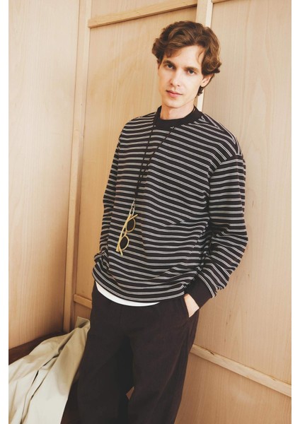 Relax Fit Bisiklet Yaka Çizgili Sweatshirt E9408AX25AU