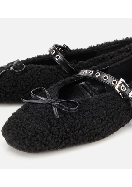 01AYH314660A100 KADIN Siyah Peluş Kürklü Zımbalı Babet modelleri
