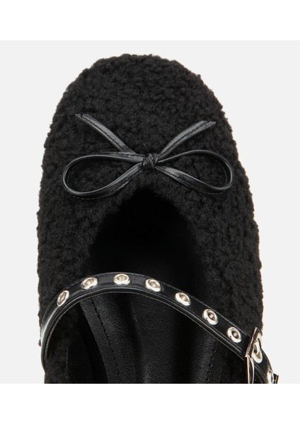 01AYH314660A100 KADIN Siyah Peluş Kürklü Zımbalı Babet indirimleri