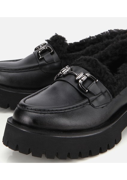 01AYH314730A100 KADIN Siyah Kürklü Tokalı Kalın Tabanlı Günlük Loafer modelleri